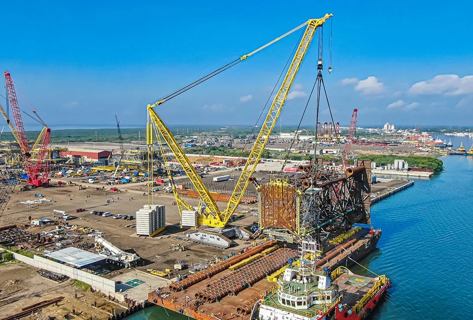 Liebherr LR11000 crawler crane